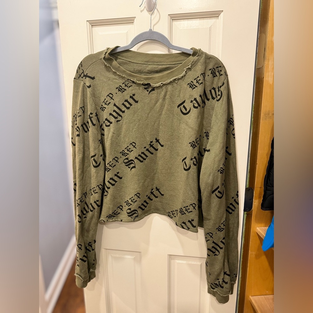 Olive reputation tour cropped sweatshirt